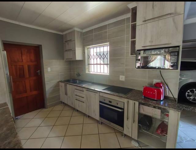 3 BEDROOM HOUSE FOR SALE IN HEATHERVIEW